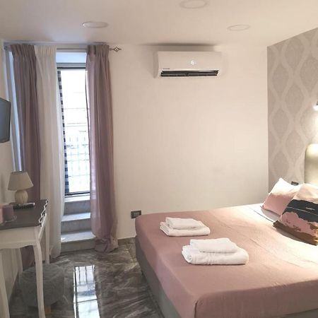 나폴리 Domus Luigi Leone B&B 외부 사진