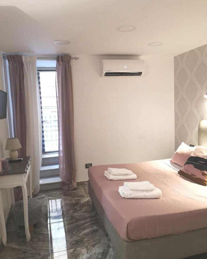 나폴리 Domus Luigi Leone B&B 외부 사진