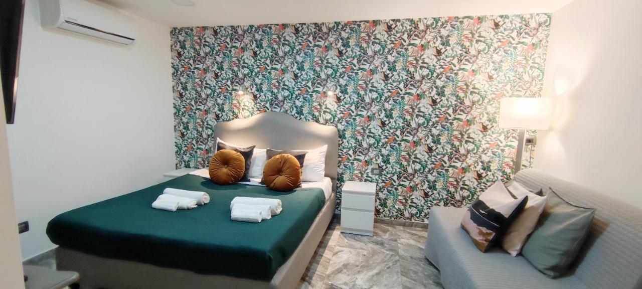나폴리 Domus Luigi Leone B&B 외부 사진