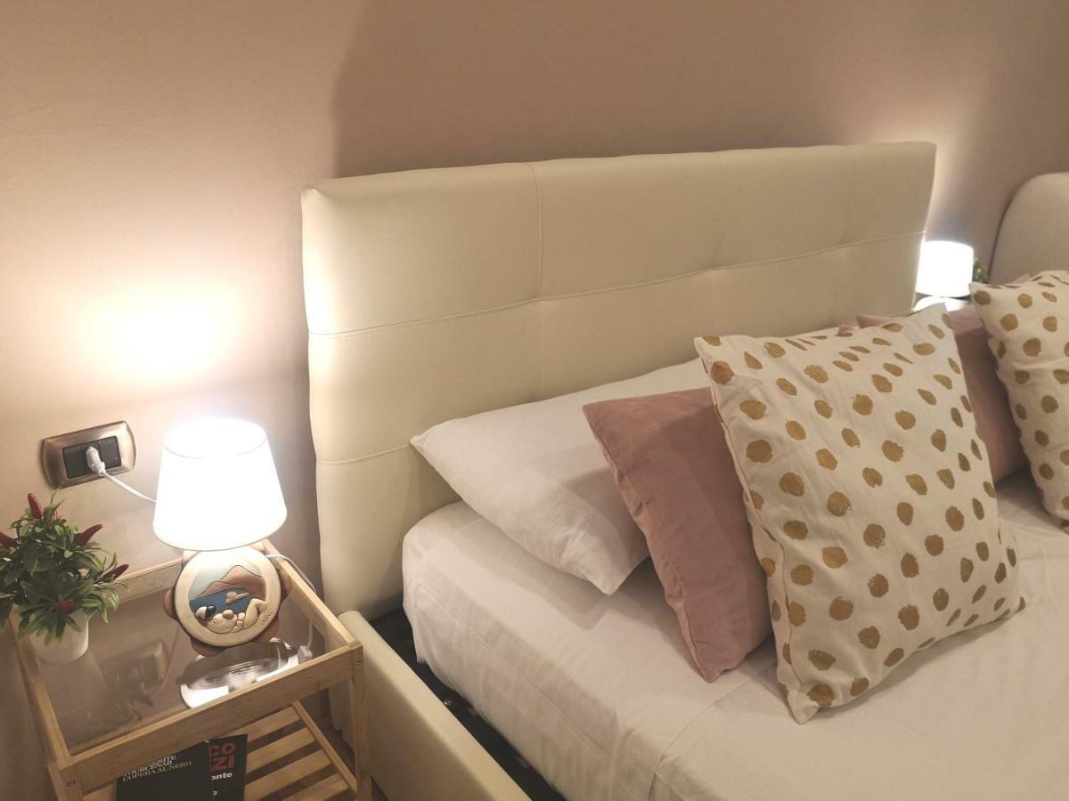 나폴리 Domus Luigi Leone B&B 외부 사진