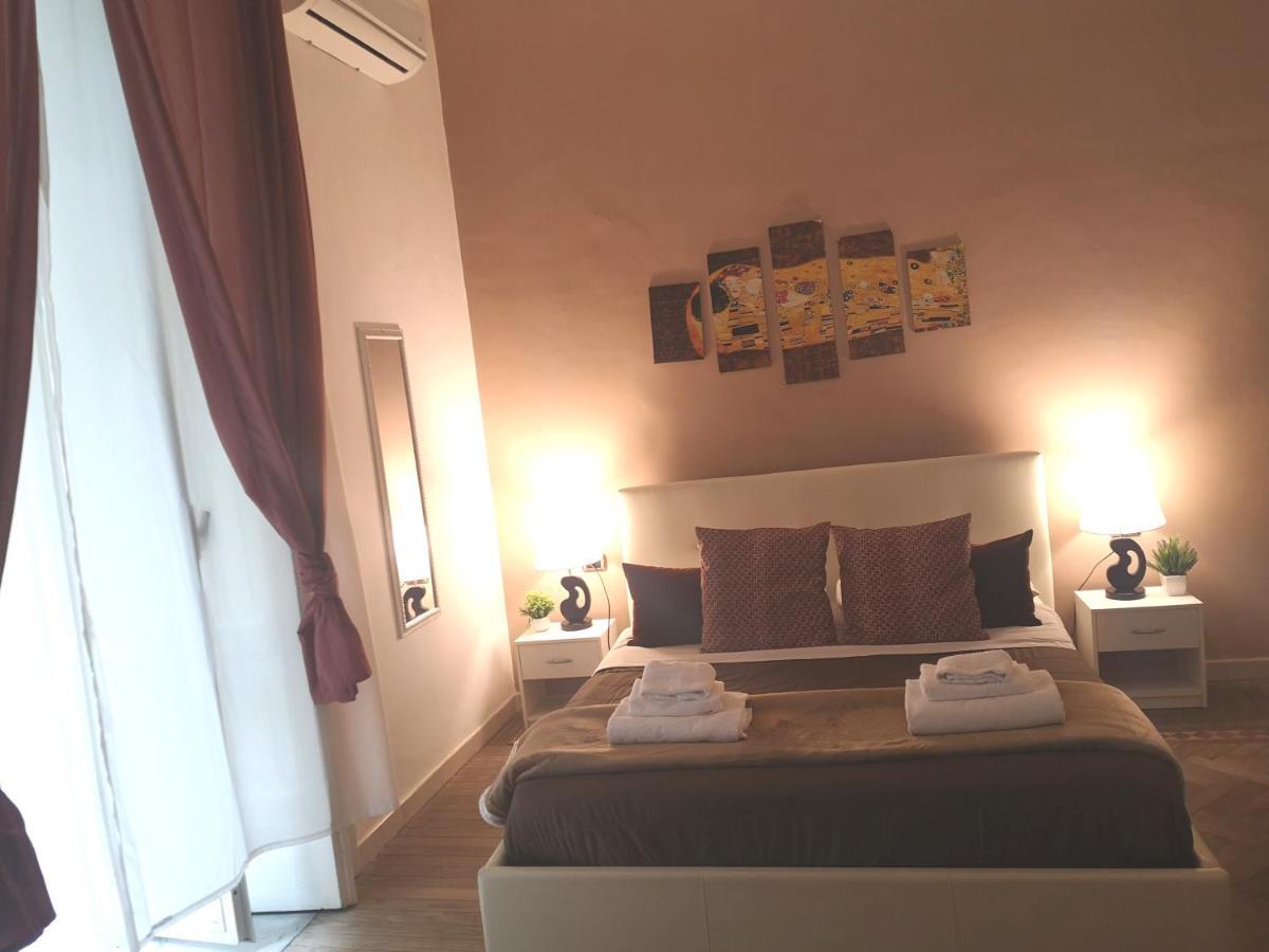 나폴리 Domus Luigi Leone B&B 외부 사진