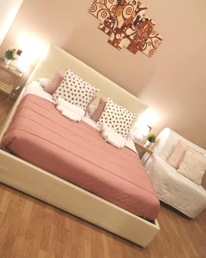 나폴리 Domus Luigi Leone B&B 외부 사진