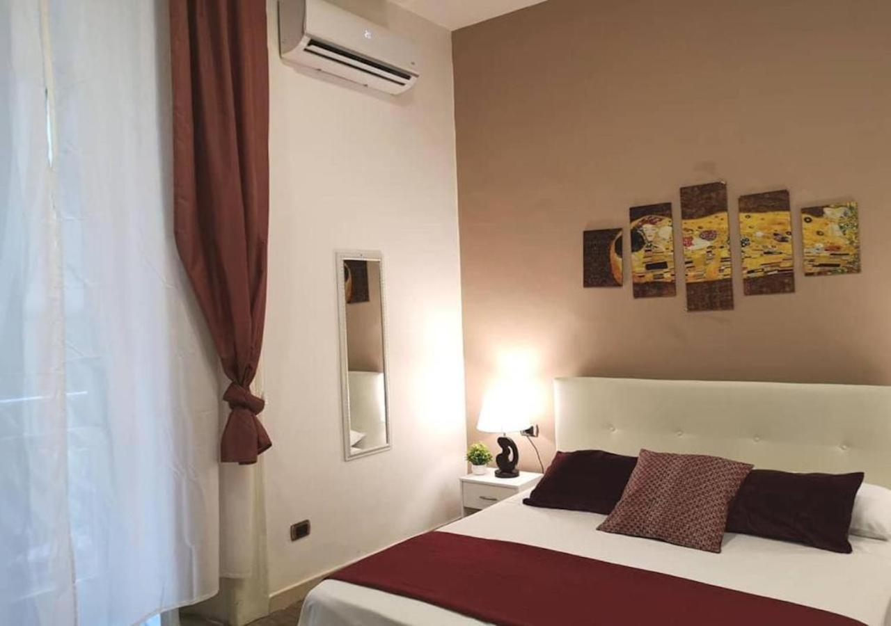 나폴리 Domus Luigi Leone B&B 외부 사진