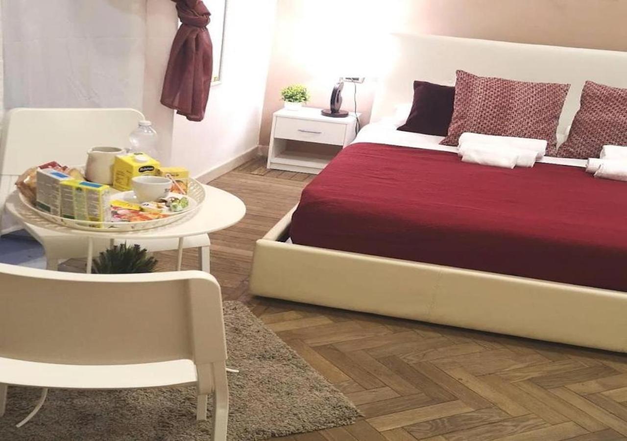 나폴리 Domus Luigi Leone B&B 외부 사진